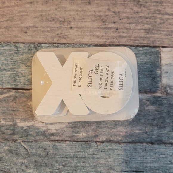 X O, Hugs & Kisses Reuseable Silk Screen Stencil and coordinating X O slimcuts - Picture 2 of 2